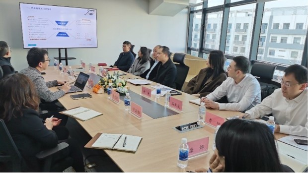 亞運村工行支行張德輝行長、大屯街道武文一副主任一行蒞臨酷鯊科技調研